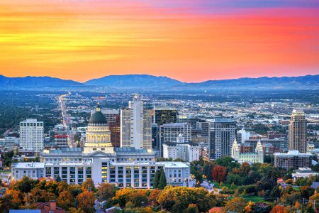 Téléchargez les photos : Salt Lake City, Utah, États-Unis horizon du centre-ville à l'aube
. - en image libre de droit