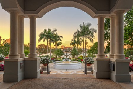 Lakeland, Florida, USA Gärten in der Abenddämmerung.