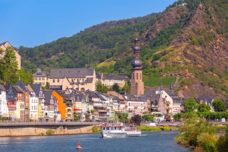 Sunny Cochem, hermosa ciudad en el romántico río Mosela, Alemania