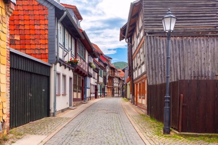 Calle medieval con casas de entramado en Wernigerode, Sajonia-Anhalt, Alemania