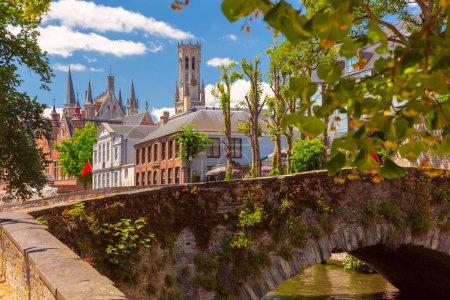 Tour médiévale Belfort et canal vert, Groenerei, Bruges, Belgique