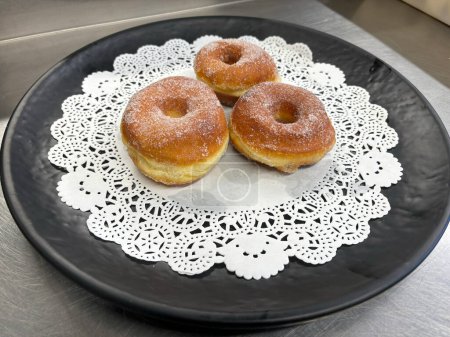 süßer Donut oder Zeppola traditionelles Dessert aus Neapel