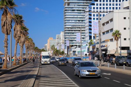 Photo for TEL AVIV, ISRAEL - NOVEMBER 2, 2022: Car traffic along the Tayelet beachfront promenade in Tel Aviv city, Israel. Tel Aviv is the economic and technological center of Israel. - Royalty Free Image