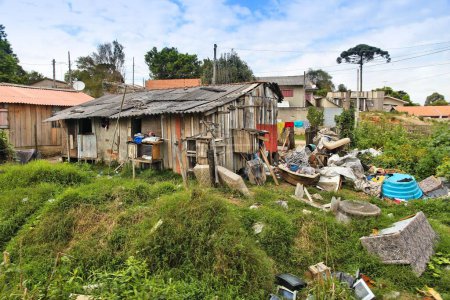 Foto de Poverty in Brazil. Wooden shack shanty town in suburbs of Curitiba city. - Imagen libre de derechos