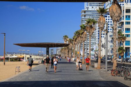 Photo for TEL AVIV, ISRAEL - NOVEMBER 2, 2022: People visit Tayelet beachfront promenade in Tel Aviv, Israel. Tel Aviv is the economic and technological center of Israel. - Royalty Free Image