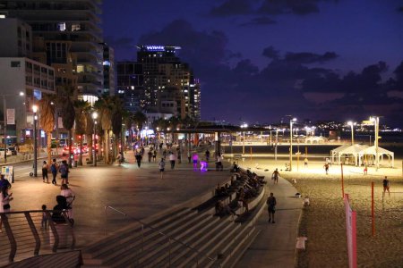 Photo for TEL AVIV, ISRAEL - NOVEMBER 2, 2022: People visit beachfront promenade (Tayelet) in Tel Aviv, Israel. Tel Aviv is the economic and technological center of Israel. - Royalty Free Image