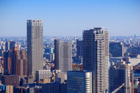Téléchargez les photos : Tokyo, Japon. Skyline urbaine du quartier de Tsukishima dans le quartier de Chuo. - en image libre de droit