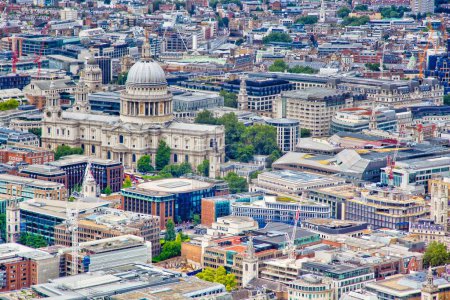 Téléchargez les photos : Vue aérienne de Londres avec la cathédrale Saint-Paul. - en image libre de droit