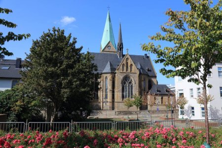 Foto de Wattenscheid, distrito de Bochum en Alemania. Iglesia de San Gertrud von Brabant (Santa Gertrudis de Nivelles). Iglesia católica. - Imagen libre de derechos