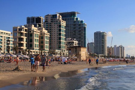Photo for TEL AVIV, ISRAEL - NOVEMBER 2, 2022: People visit Allenby Beach (also known as Jerusalem Beach) in Tel Aviv, Israel. Tel Aviv is the economic and technological center of Israel. - Royalty Free Image