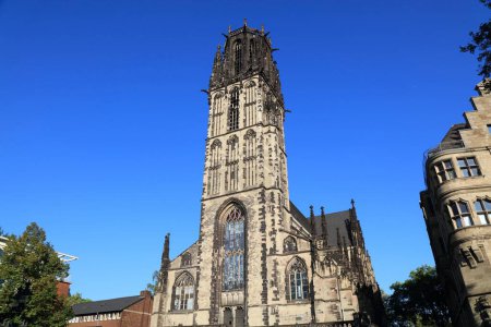 Téléchargez les photos : Duisburg en Allemagne. Église Salvator (Salvatorkirche). Point de repère gothique. Église protestante. - en image libre de droit