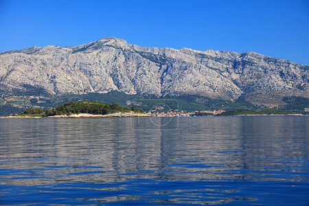 Téléchargez les photos : Peljesac peninsula, Croatia. Peljesac seen from the Adriatic Sea. - en image libre de droit
