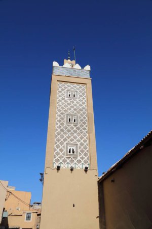 Téléchargez les photos : Mosquée tour minaret dans la ville de Taroudant, Maroc. - en image libre de droit