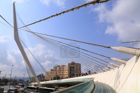 Photo for JERUSALEM, ISRAEL - OCTOBER 30, 2022: Chords Bridge designed by Spanish architect and engineer Santiago Calatrava in Jerusalem, Israel. - Royalty Free Image
