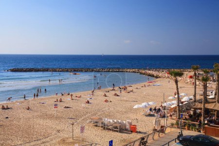 Photo for TEL AVIV, ISRAEL - NOVEMBER 3, 2022: People visit Hilton Beach in Tel Aviv, Israel. Tel Aviv is the economic and technological center of Israel. - Royalty Free Image