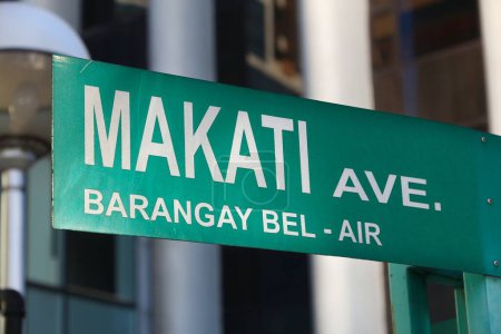 Foto de Makati Avenue en Makati City, Metro Manila, Filipinas. Barrio de Bel-Air (Barangay Bel-Air). - Imagen libre de derechos