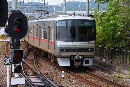 Foto de Tren de cercanías en Inuyama, Japón. Conexión de transporte público local. - Imagen libre de derechos
