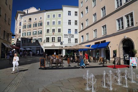 Photo for SALZBURG, AUSTRIA - AUGUST 4, 2022: People visit Linzer Gasse Platzl square in Salzburg, Austria. Salzburg Old Town is a UNESCO World Heritage Site. - Royalty Free Image