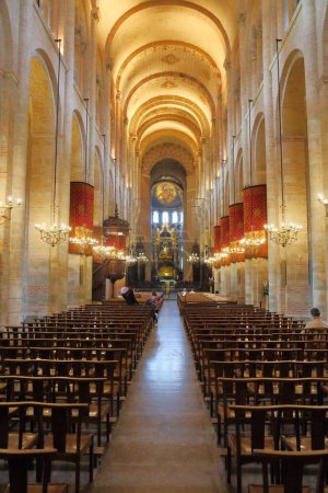 Téléchargez les photos : TOULOUSE, FRANCE - 28 SEPTEMBRE 2021 : Basilique Saint-Sernin à Toulouse. L "église romane est une destination de pèlerinage sur les routes de Saint Jacques de Compostelle. - en image libre de droit