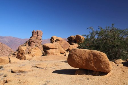 Montagnes Anti-Atlas à Tafraoute, Maroc. Paysage désertique roche rouge.