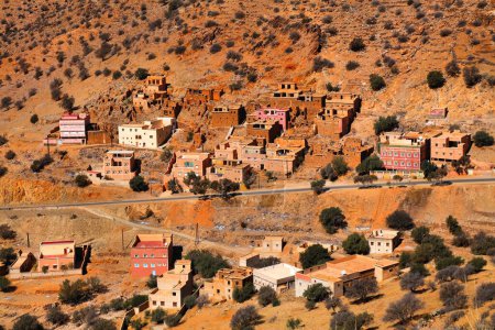 Village du désert dans les montagnes de l'Anti-Atlas près de Tafraout, Maroc.