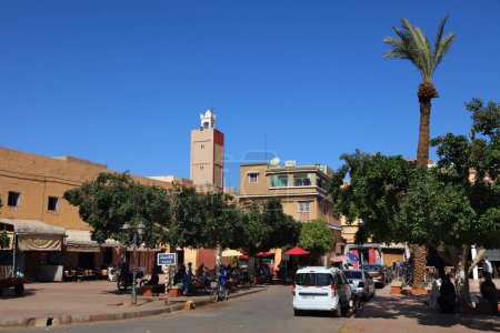 Téléchargez les photos : TAROUDANT, MAROC - 17 FÉVRIER 2022 : Vue sur la rue de Taroudant, Maroc. C'est la capitale de la province de Taroudant dans la région de Sous-Massa. - en image libre de droit