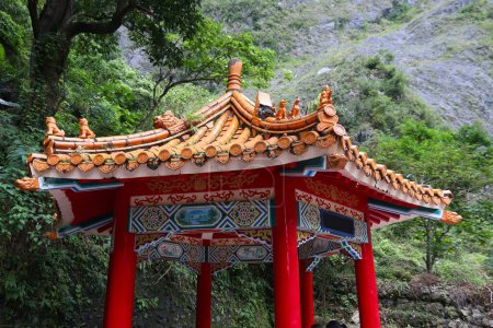 Parque Nacional Taroko en Taiwán. Santuario de Changchun de primavera eterna de Taroko.