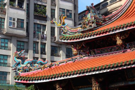 Temple Taipei Longshan à Taiwan. Repère de la religion populaire chinoise.