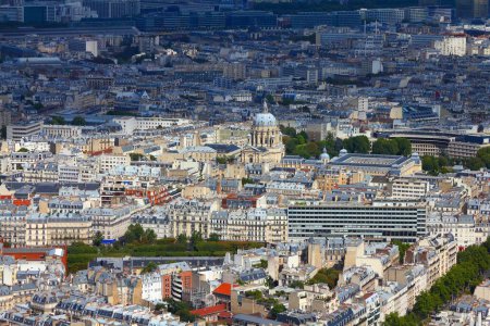 Téléchargez les photos : Paris, France - vue aérienne de la ville avec l "église de Val-de-Grace. - en image libre de droit
