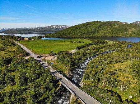 Norwegen Landschaft Drohne Ansicht. Setesdalen Tal bei Hovden. Sessvatnet-See.