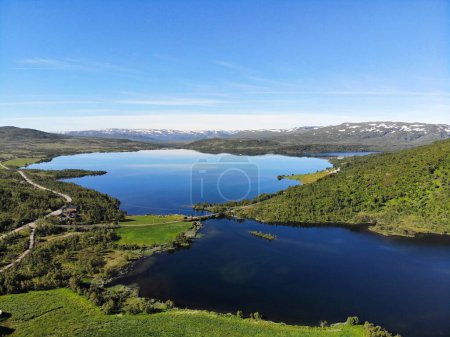 Norwegen Landschaft Drohne Ansicht. Setesdalen Tal bei Hovden. Sessvatnet-See. Norwegische Natur.