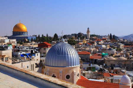 Téléchargez les photos : Vieille ville de Jérusalem avec dôme du rocher, église Notre-Dame des Douleurs et minarets de la mosquée Al-Aqsa. Patrimoine mondial de l'UNESCO. - en image libre de droit