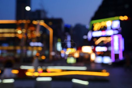 Le néon illumine la grande ville. Nuit abstraite ville lumière déconcentrée arrière-plan du quartier Haeundae à Busan, Corée du Sud.