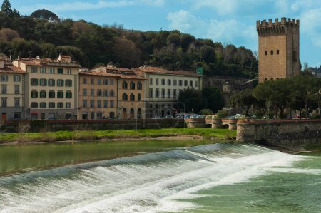 Foto de Vista panorámica del canal de Arno, casas y edificios en Florencia Italia - Imagen libre de derechos