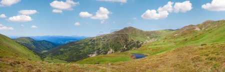 Téléchargez les photos : Lac alpin Brebeneckul sur le ravin de montagne d'été (Ukraine, Chornogora Ridge, Carpates
). - en image libre de droit