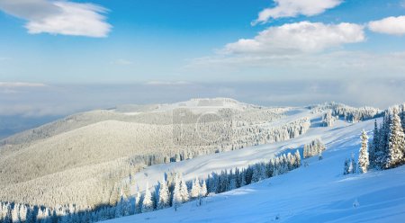 Téléchargez les photos : Paysage de montagne calme d'hiver (montagnes des Carpates, Ukraine
) - en image libre de droit