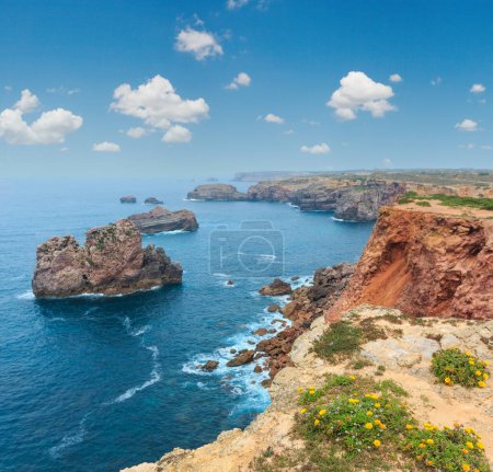 Téléchargez les photos : Été Atlantique vue sur la côte rocheuse, Carrapateira, Aljezur, Algarve, Costa Vicentina, Portugal
. - en image libre de droit