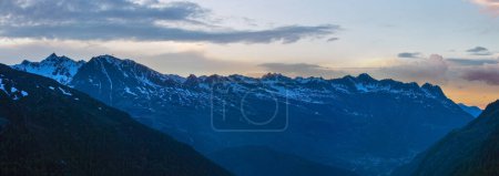 Téléchargez les photos : Coucher de soleil été paysage de montagne panorama. Vue de Timmelsjoch - haute route alpine sur la frontière italienne - Autriche
. - en image libre de droit