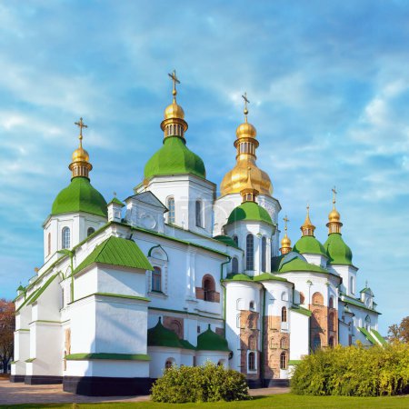 Foto de Vista del edificio de la iglesia de la catedral de Santa Sofía mañana. Kiev centro de la ciudad, Ucrania. - Imagen libre de derechos