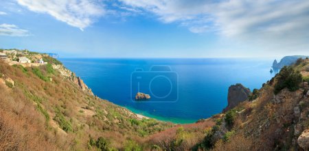Foto de Claustro de San Jorge y roca de San Jorge con la religión vista cruzada desde el Cabo Fiolente (Crimea, Ucrania
) - Imagen libre de derechos