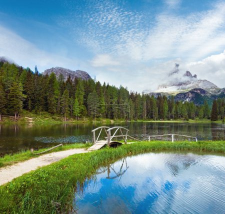 Téléchargez les photos : Beau lac alpin d'été vue lago di Antorno (Italia Dolomites
) - en image libre de droit