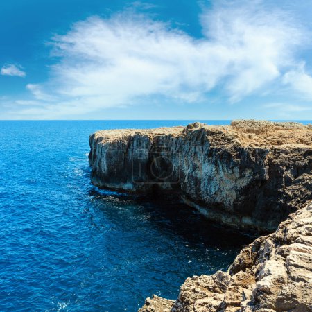 Téléchargez les photos : Été rocheux Capo Murro di Porco vue - Syracuse, Sicile, Italie, mer Méditerranée
. - en image libre de droit