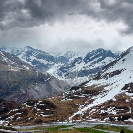 Téléchargez les photos : Summer overcast view to Kaunertal Gletscher (Austria, Tirol). - en image libre de droit