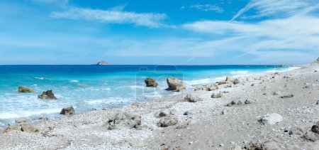 Foto de Hermoso verano costa Lefkada playa pedregosa panorama (Grecia, Mar Jónico
) - Imagen libre de derechos