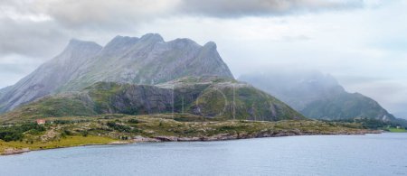 Téléchargez les photos : Ranfjorden Fjord vue nuageuse d'été depuis le ferry (Norvège). Panorama
. - en image libre de droit