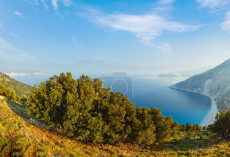 Téléchargez les photos : Route vers Myrtos Beach. Vue du matin. Panorama (Grèce, Céphalonie
). - en image libre de droit