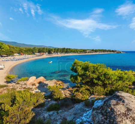 Foto de Mañana de verano Playa Platanitsi en la península de Sithonia (Calcidice, Grecia
). - Imagen libre de derechos