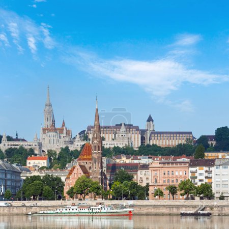 Téléchargez les photos : Belle ville de Budapest vue du matin
. - en image libre de droit