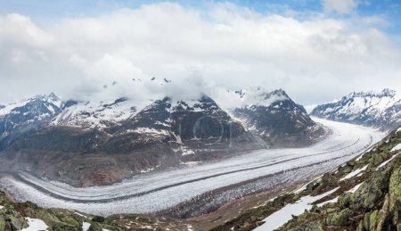 Téléchargez les photos : Grand Aletsch Glacier et glace automne été panorama nuageux (Bettmerhorn, Suisse, Alpes
) - en image libre de droit