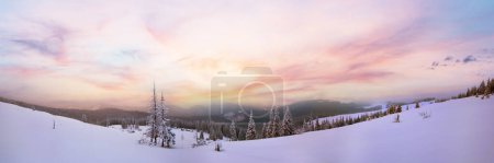 Téléchargez les photos : Evening twilight winter calm mountain panorama with sheds group and mount ridge behind (Carpathian Mountains, Ukraine). - en image libre de droit